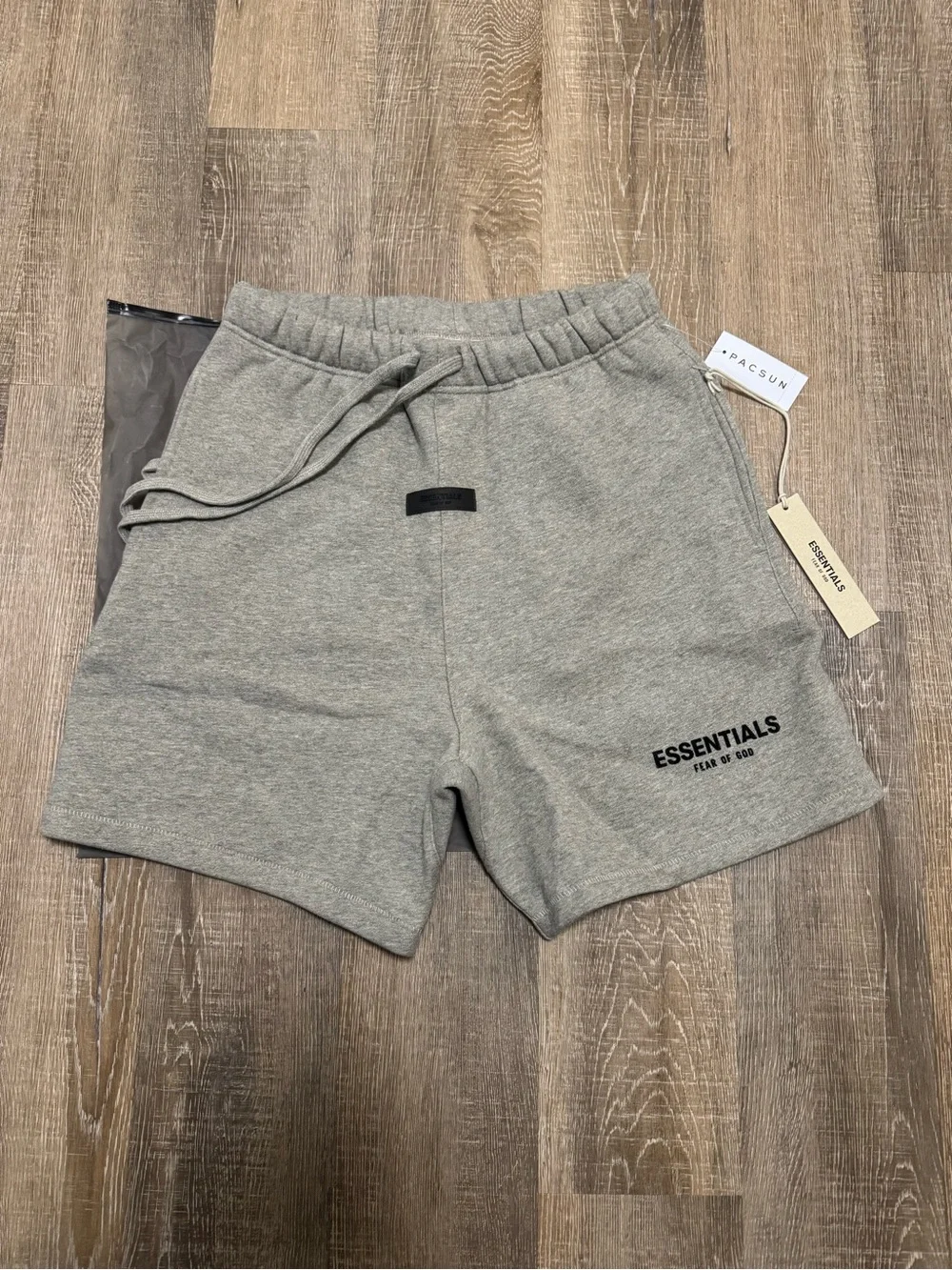 Fear of God Essentials Shorts - Picture 5 of 6